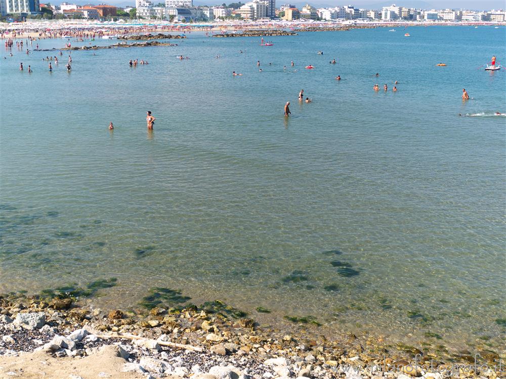 Cattolica (Rimini) - Il mare in corrispondenza della spiaggia libera del porto